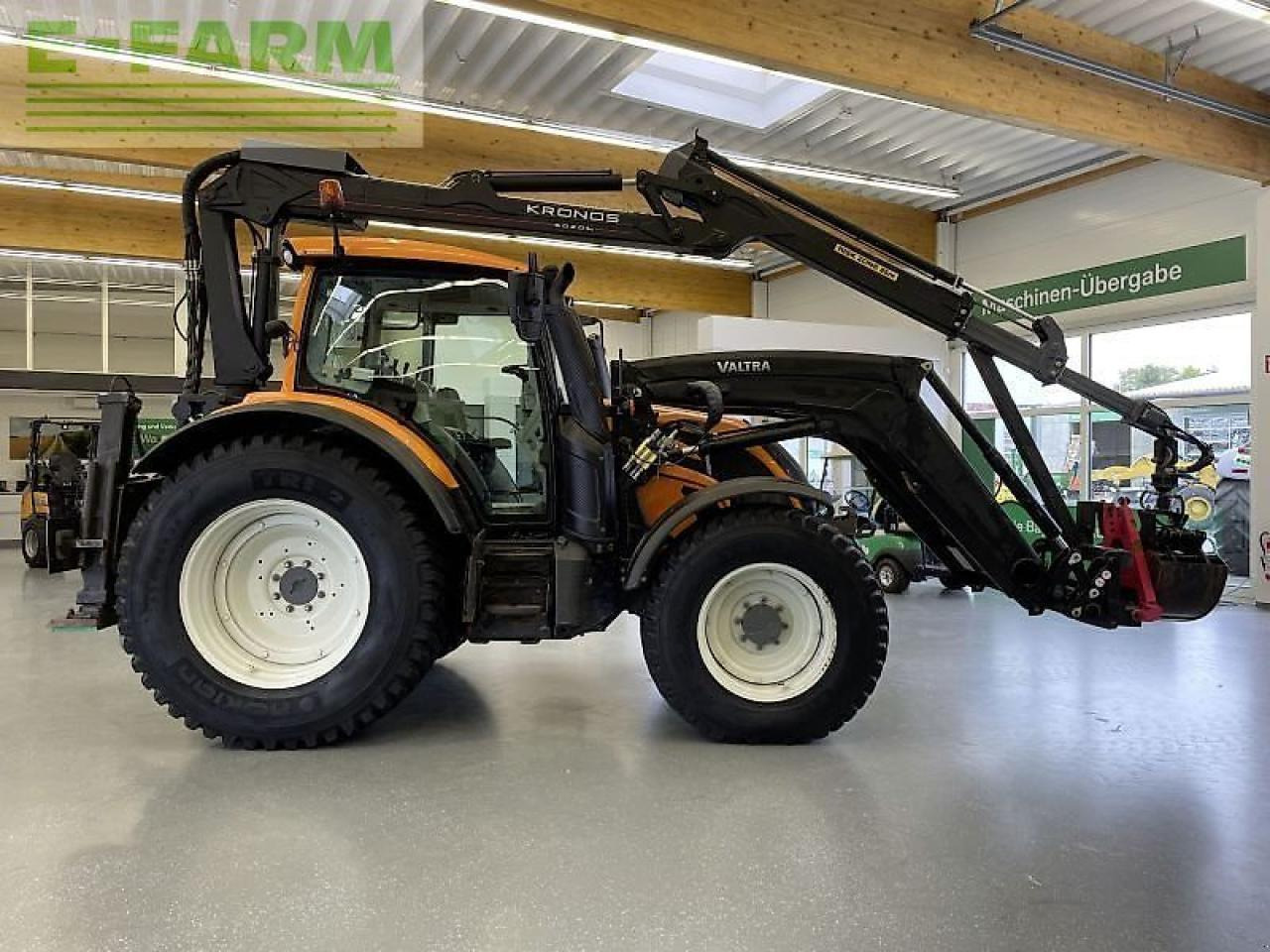 Valtra n154 u. kronos 5020 - Tracteur agricole: photos 5 Valtra n154 u. kronos 5020 - Tracteur agricole: photos 5