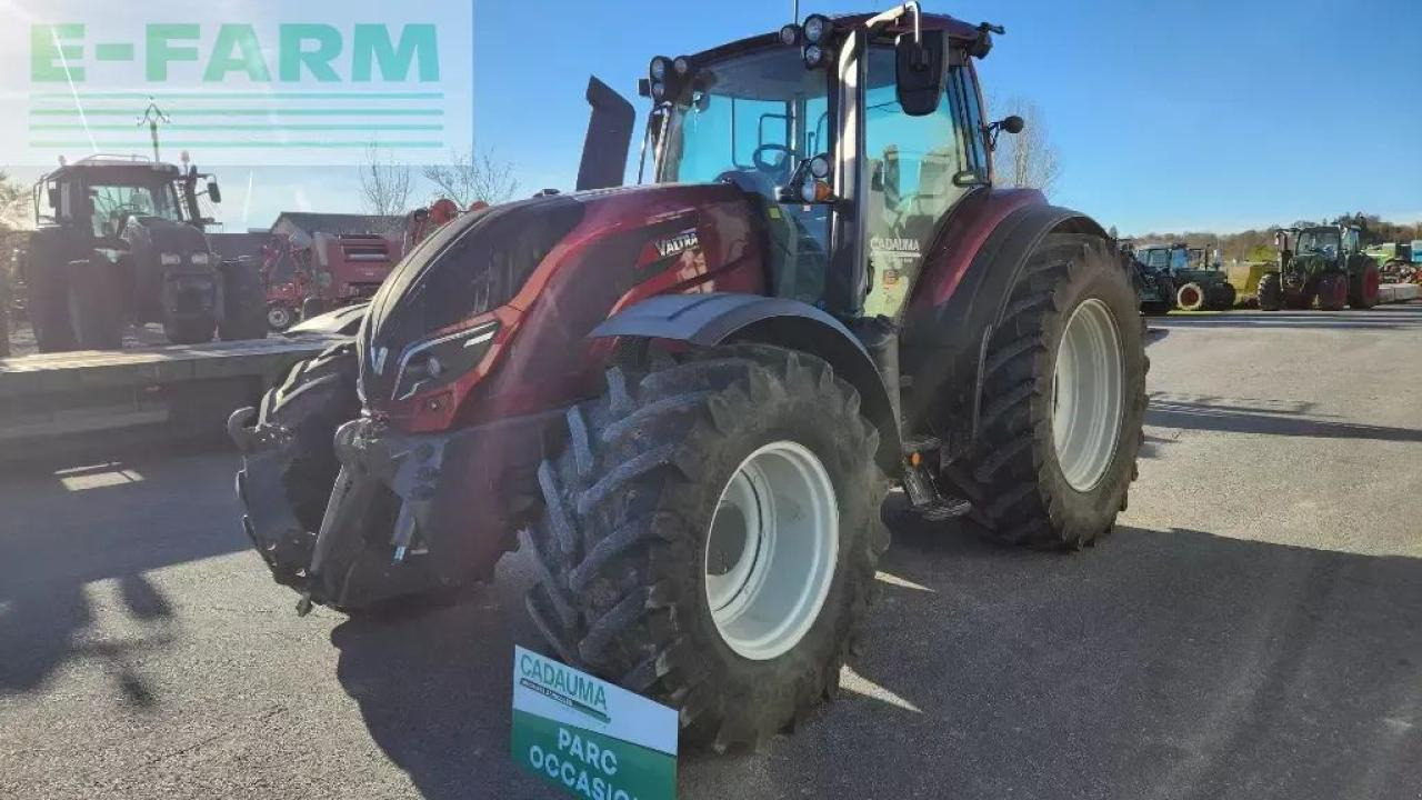Valtra t 214 direct smarttouch Direct - Tracteur agricole: photos 1 Valtra t 214 direct smarttouch Direct - Tracteur agricole: photos 1