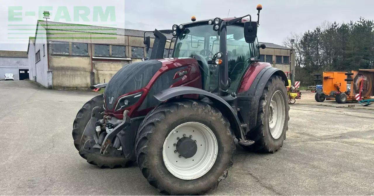 Valtra t 214 v smarttouch - Tracteur agricole: photos 3 Valtra t 214 v smarttouch - Tracteur agricole: photos 3