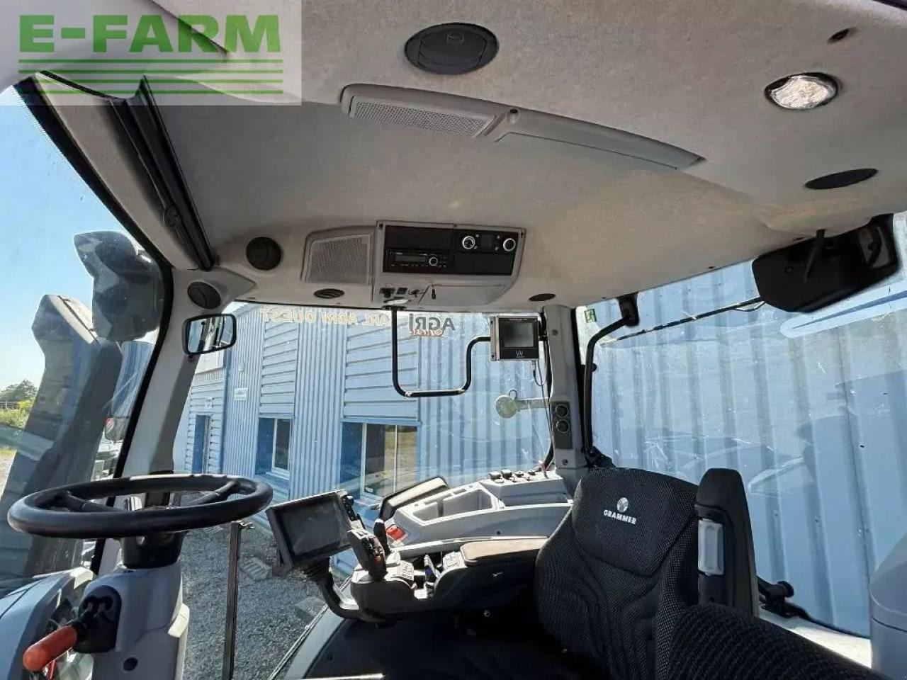 Tracteur agricole Valtra t 234 v smarttouch: photos 8 Tracteur agricole Valtra t 234 v smarttouch: photos 8