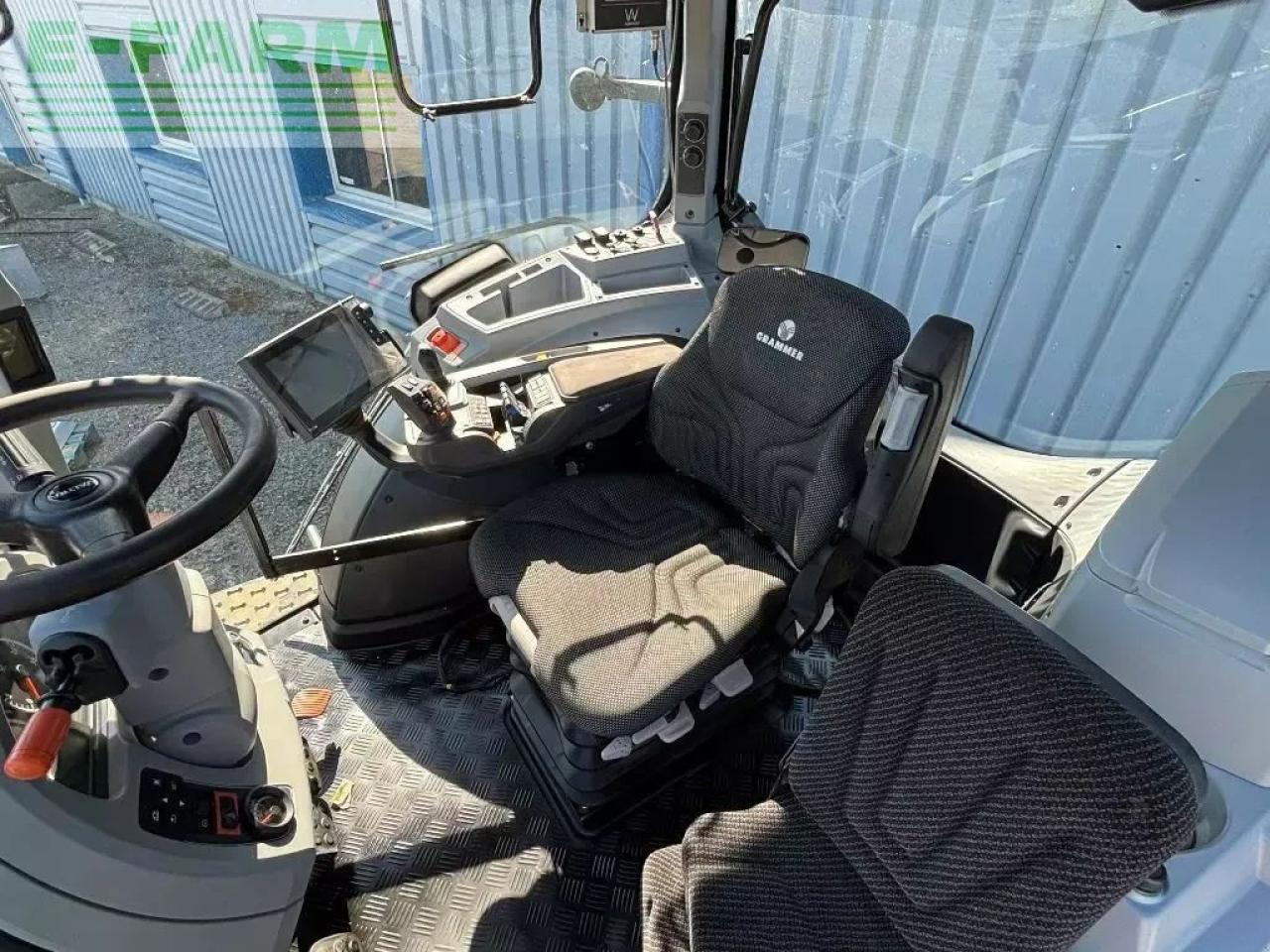 Tracteur agricole Valtra t 234 v smarttouch: photos 7 Tracteur agricole Valtra t 234 v smarttouch: photos 7