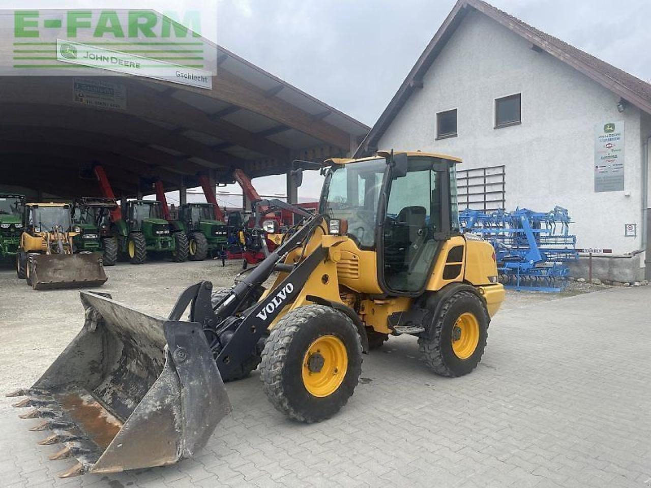 Volvo l 25f - Mini pelle: photos 1 Volvo l 25f - Mini pelle: photos 1