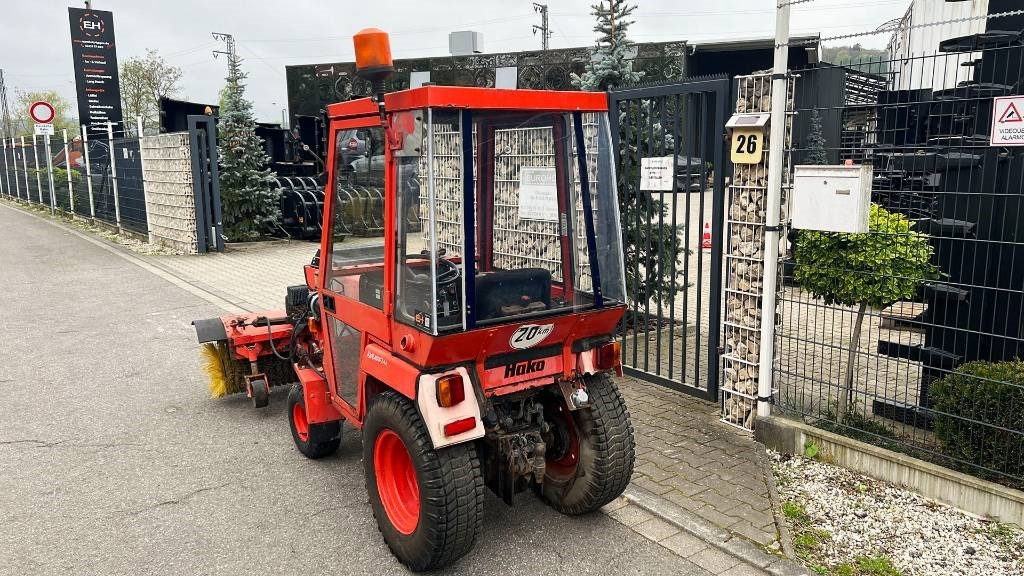 Hako 2300 D Kleintraktor, hyrd. Kehrmaschine, Zapfwelle - Tracteur communal: photos 4 Hako 2300 D Kleintraktor, hyrd. Kehrmaschine, Zapfwelle - Tracteur communal: photos 4
