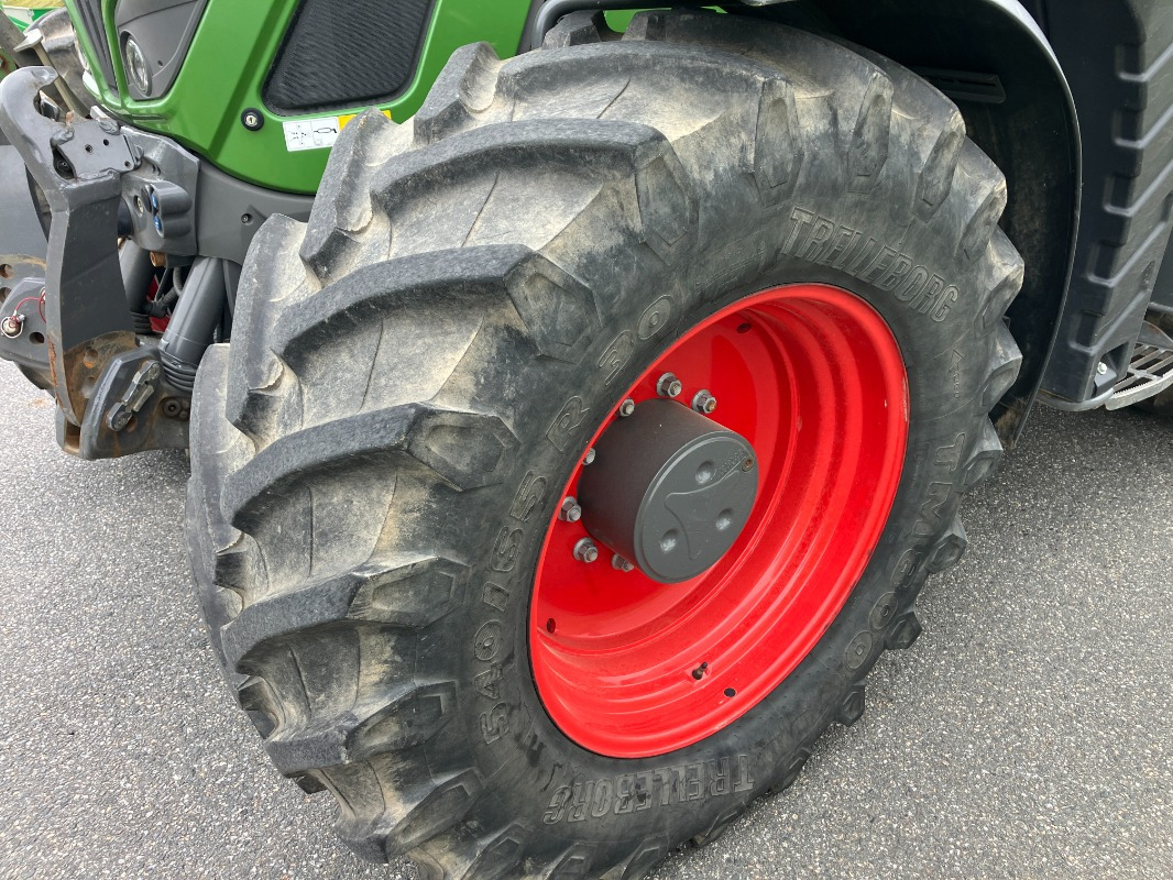 Tracteur agricole Fendt 724 PowerPlus mit Frontkraftheber: photos 6