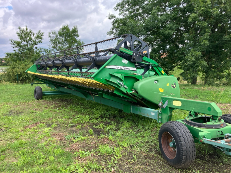 Moissonneuse-batteuse John Deere 630R mit Sonnenblumenvorsatz: photos 8