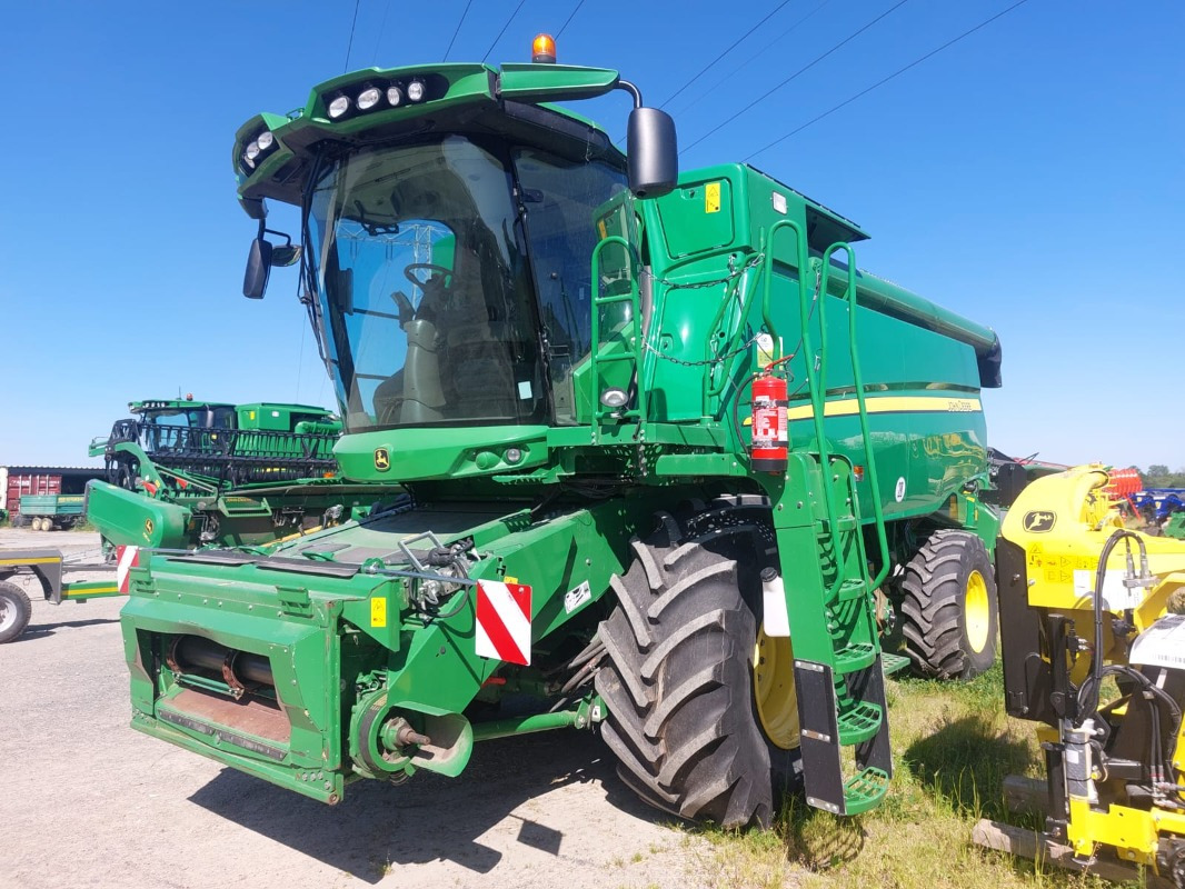 John Deere T550 - Moissonneuse-batteuse: photos 1 John Deere T550 - Moissonneuse-batteuse: photos 1