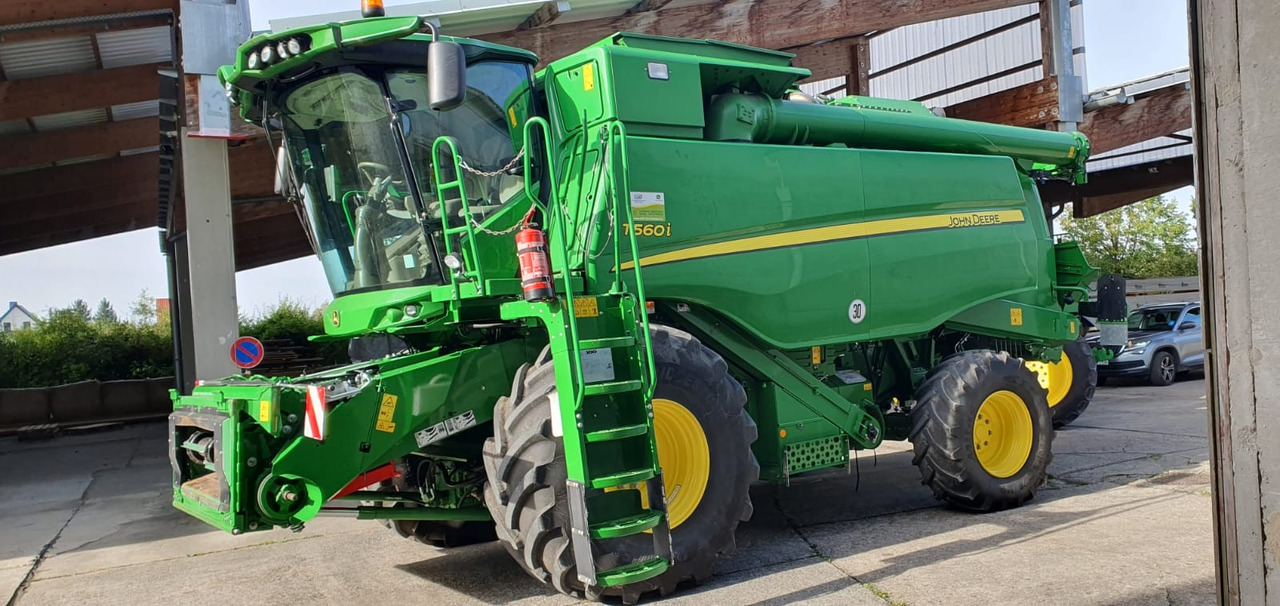 John Deere T560 - Moissonneuse-batteuse: photos 1 John Deere T560 - Moissonneuse-batteuse: photos 1