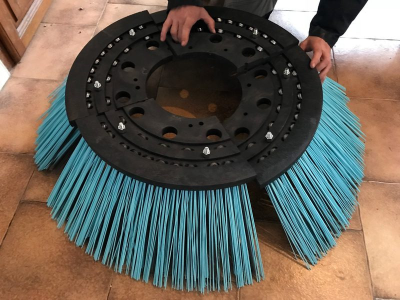 BALAI ROTATIF BALAYEUSE MIXTE PVC FERRAILLE - Brosse pour Balayeuse de voirie: photos 1 BALAI ROTATIF BALAYEUSE MIXTE PVC FERRAILLE - Brosse pour Balayeuse de voirie: photos 1