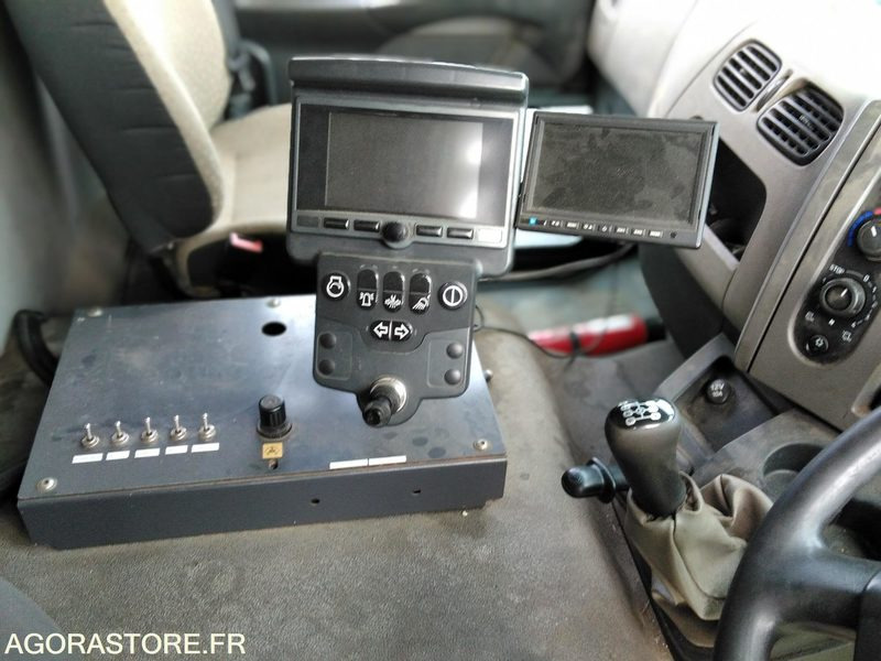 BALAYEUSE DM-075-AD - Balayeuse de voirie: photos 2 BALAYEUSE DM-075-AD - Balayeuse de voirie: photos 2