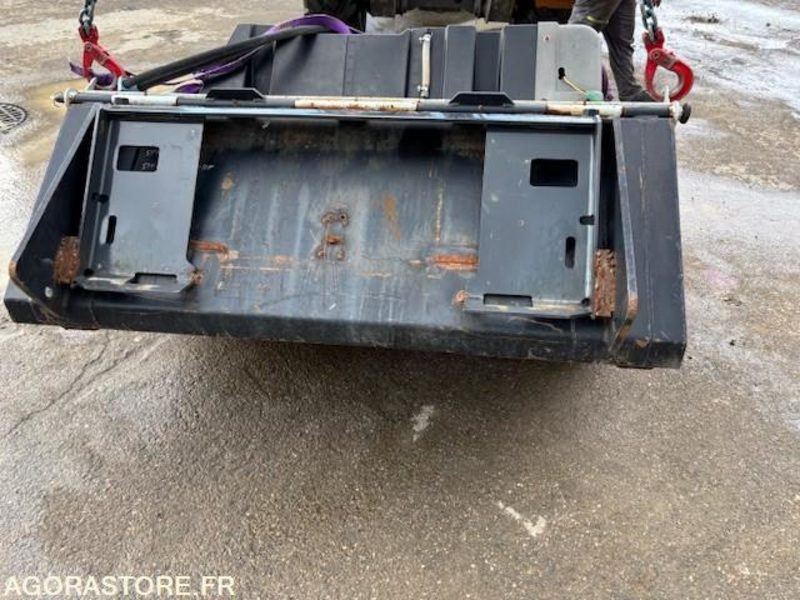 BALAYEUSE RAMASSEUSE AVEC ARROSAGE POUR SKID 155 CM - Balayeuse de voirie: photos 2 BALAYEUSE RAMASSEUSE AVEC ARROSAGE POUR SKID 155 CM - Balayeuse de voirie: photos 2