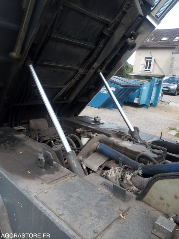 BALAYEUSE RAVO 5 SERIES 540 XL95FCH4CD1020902 - Balayeuse de voirie: photos 5 BALAYEUSE RAVO 5 SERIES 540 XL95FCH4CD1020902 - Balayeuse de voirie: photos 5