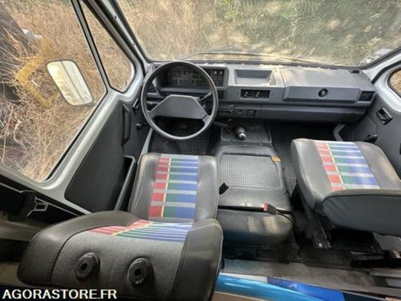 BIBLIOBUS RENAULT MASTER - 1992 - 86490KM - 6998GA2B - Fourgon utilitaire: photos 2 BIBLIOBUS RENAULT MASTER - 1992 - 86490KM - 6998GA2B - Fourgon utilitaire: photos 2