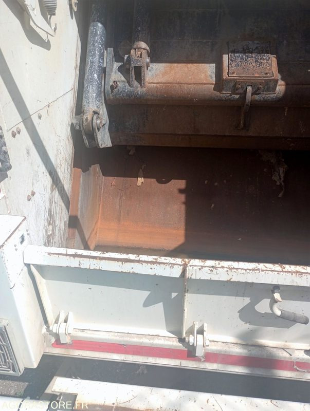 BOM IVECO-GEESINKNORBA 19T DF-349-FZ - Benne à ordures ménagères: photos 5 BOM IVECO-GEESINKNORBA 19T DF-349-FZ - Benne à ordures ménagères: photos 5