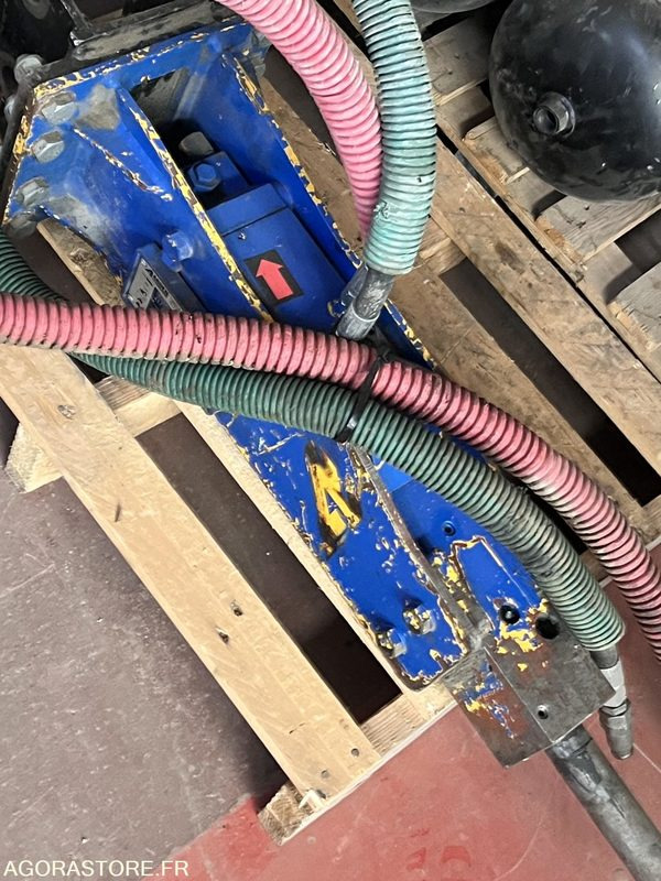 BRH brise roche hydraulique ARDEN AB0082DA - Année 2021 - Pour pelle de 1 à 3T - Matériel de chantier: photos 3 BRH brise roche hydraulique ARDEN AB0082DA - Année 2021 - Pour pelle de 1 à 3T - Matériel de chantier: photos 3