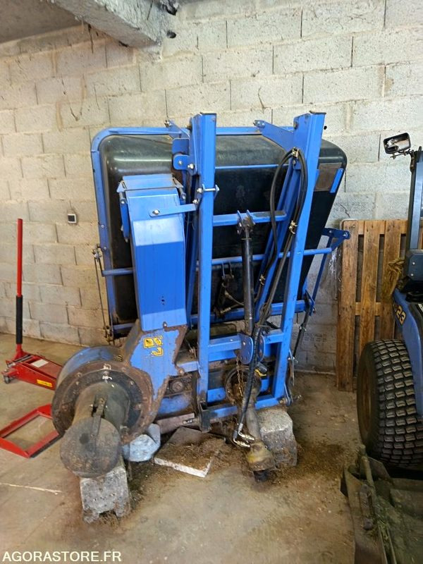 Bac de ramassage ISEKI - Matériel de jardinage: photos 1 Bac de ramassage ISEKI - Matériel de jardinage: photos 1