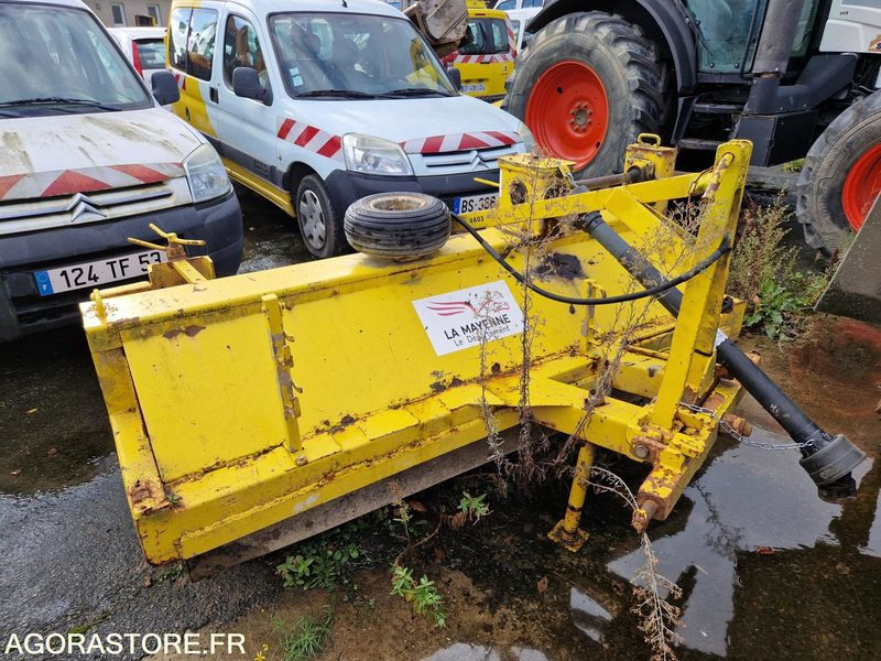 Balayeuse Mathieu 7239S - 1967 - Balayeuse de voirie: photos 1 Balayeuse Mathieu 7239S - 1967 - Balayeuse de voirie: photos 1