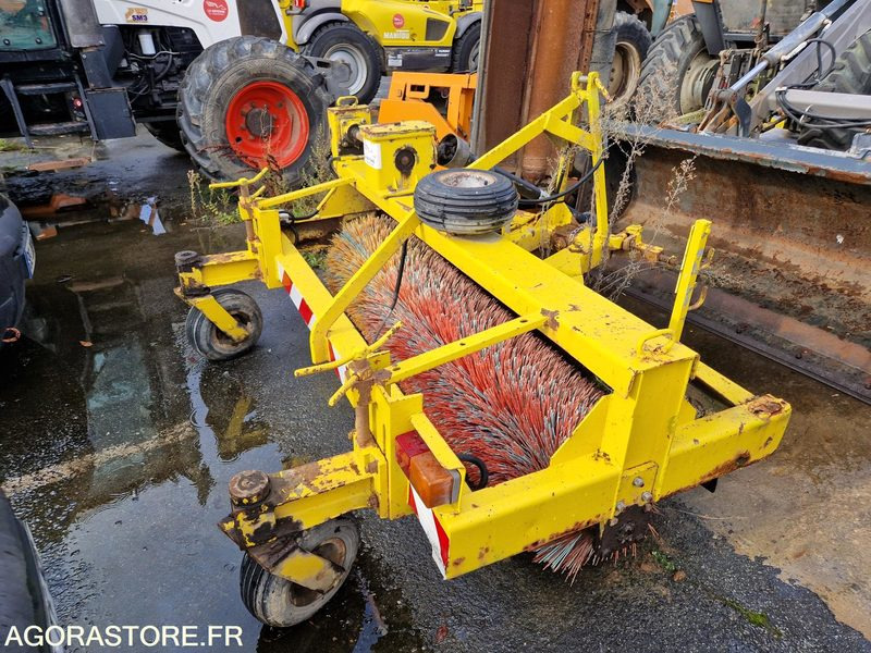 Balayeuse Mathieu 7239S - 1967 - Balayeuse de voirie: photos 2 Balayeuse Mathieu 7239S - 1967 - Balayeuse de voirie: photos 2