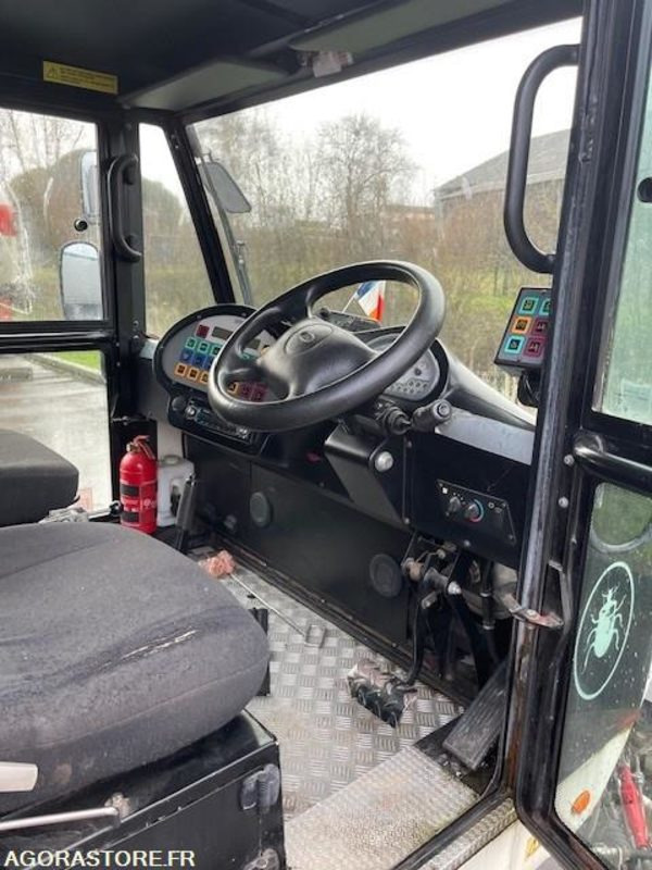 Balayeuse Scarab Minor Euro 5 - 7550 heures et 41016km - 2011 - Balayeuse de voirie: photos 3 Balayeuse Scarab Minor Euro 5 - 7550 heures et 41016km - 2011 - Balayeuse de voirie: photos 3