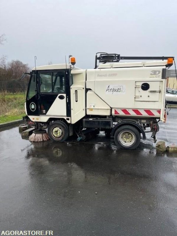 Balayeuse Scarab Minor Euro 5 - 7550 heures et 41016km - 2011 - Balayeuse de voirie: photos 4 Balayeuse Scarab Minor Euro 5 - 7550 heures et 41016km - 2011 - Balayeuse de voirie: photos 4