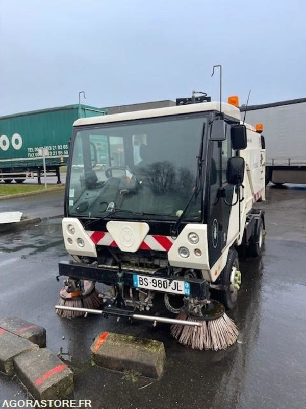 Balayeuse Scarab Minor Euro 5 - 7550 heures et 41016km - 2011 - Balayeuse de voirie: photos 1 Balayeuse Scarab Minor Euro 5 - 7550 heures et 41016km - 2011 - Balayeuse de voirie: photos 1