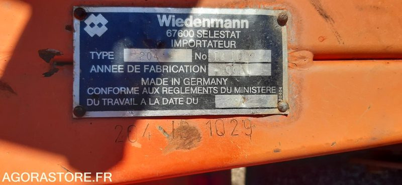 Balayeuse stade Wiedeman - 1992 - Matériel de jardinage: photos 2 Balayeuse stade Wiedeman - 1992 - Matériel de jardinage: photos 2