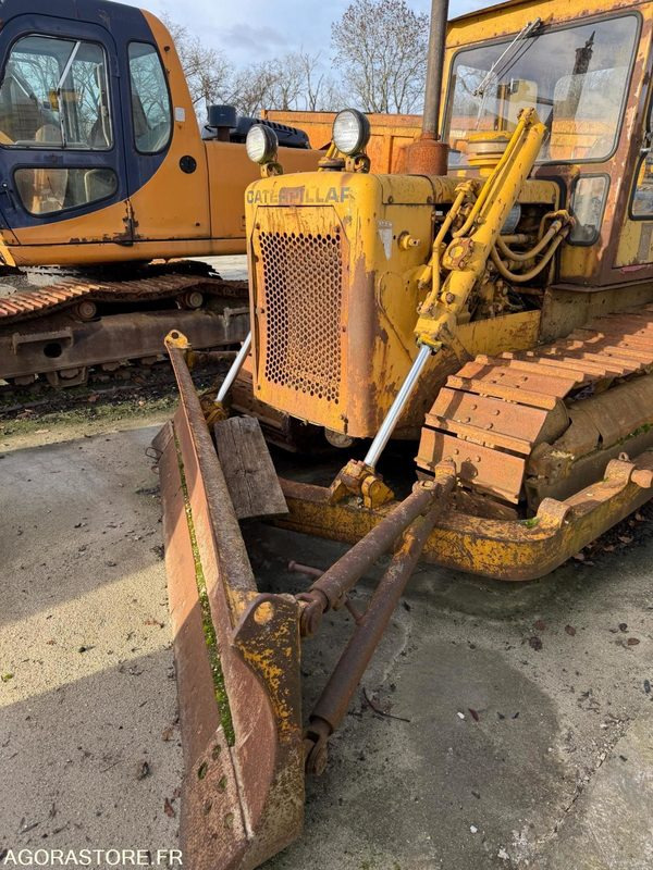 Bulldozer Caterpillar D4D - 4800H - 1975 - Bulldozer: photos 4 Bulldozer Caterpillar D4D - 4800H - 1975 - Bulldozer: photos 4