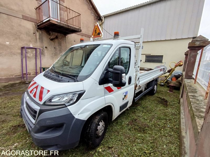 CAMIONETTE PLATEAU E.V. - Utilitaire benne: photos 2 CAMIONETTE PLATEAU E.V. - Utilitaire benne: photos 2