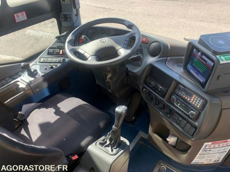 CAR IRISBUS RECREO N°15213- MEC 2009 - 444297 Km AD507BZ - Bus scolaire: photos 3 CAR IRISBUS RECREO N°15213- MEC 2009 - 444297 Km AD507BZ - Bus scolaire: photos 3