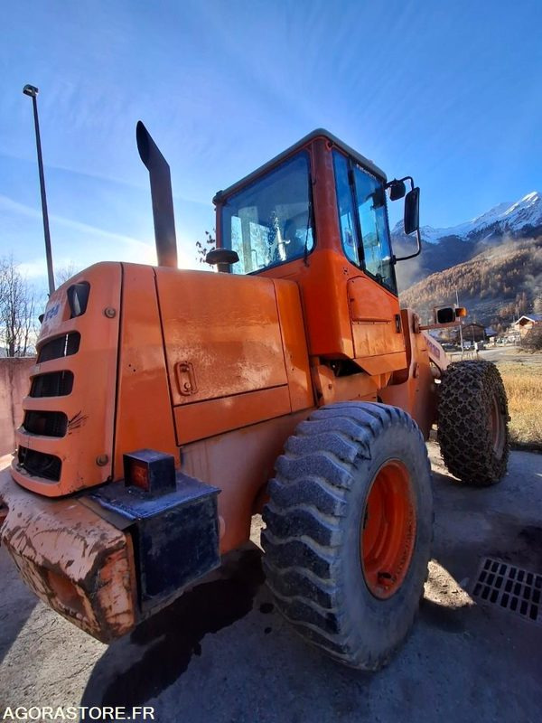 CHARGEUR FIAT HITACHI W110 A + FOURCHES + GODET + ETRAVE - Chargeuse: photos 2 CHARGEUR FIAT HITACHI W110 A + FOURCHES + GODET + ETRAVE - Chargeuse: photos 2