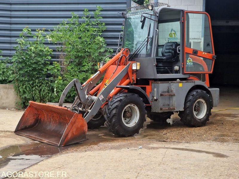 CHARGEUSE SUR PNEUS EVERUN ER08 EASY DIESEL 24CV - 2017 - 580 heures - Chargeuse: photos 1 CHARGEUSE SUR PNEUS EVERUN ER08 EASY DIESEL 24CV - 2017 - 580 heures - Chargeuse: photos 1
