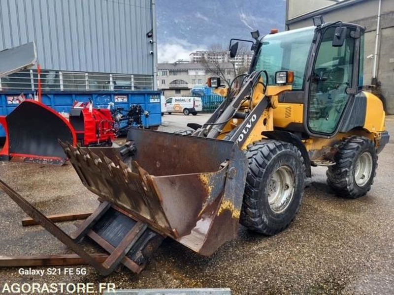 CHARGEUSE VOLVO L25B-P 2008 6200 HEURES - Chargeuse: photos 1 CHARGEUSE VOLVO L25B-P 2008 6200 HEURES - Chargeuse: photos 1