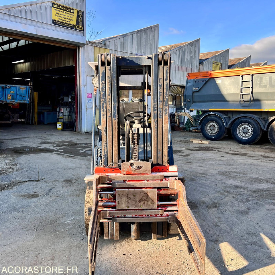 CHARIOT ÉLÉVATEUR À GAZ KOMATSU FG25T-11E AVEC PINCES - 1995 / 7938 HEURES - Chariot élévateur diesel: photos 5 CHARIOT ÉLÉVATEUR À GAZ KOMATSU FG25T-11E AVEC PINCES - 1995 / 7938 HEURES - Chariot élévateur diesel: photos 5