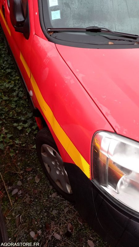 CITROËN - BERLINGO - 2004 - 172695km - 23BET57 - Fourgonnette: photos 5 CITROËN - BERLINGO - 2004 - 172695km - 23BET57 - Fourgonnette: photos 5