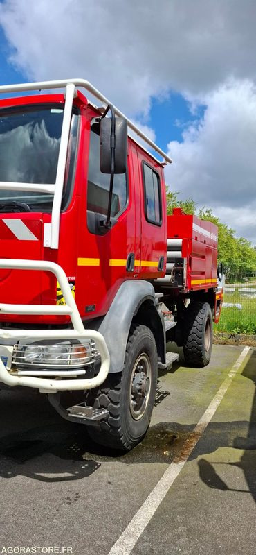 CAMION CITERNE FEUX FORET - RENAULT MIDLUM 220/12 - CK 660 QA - Camion: photos 3 CAMION CITERNE FEUX FORET - RENAULT MIDLUM 220/12 - CK 660 QA - Camion: photos 3