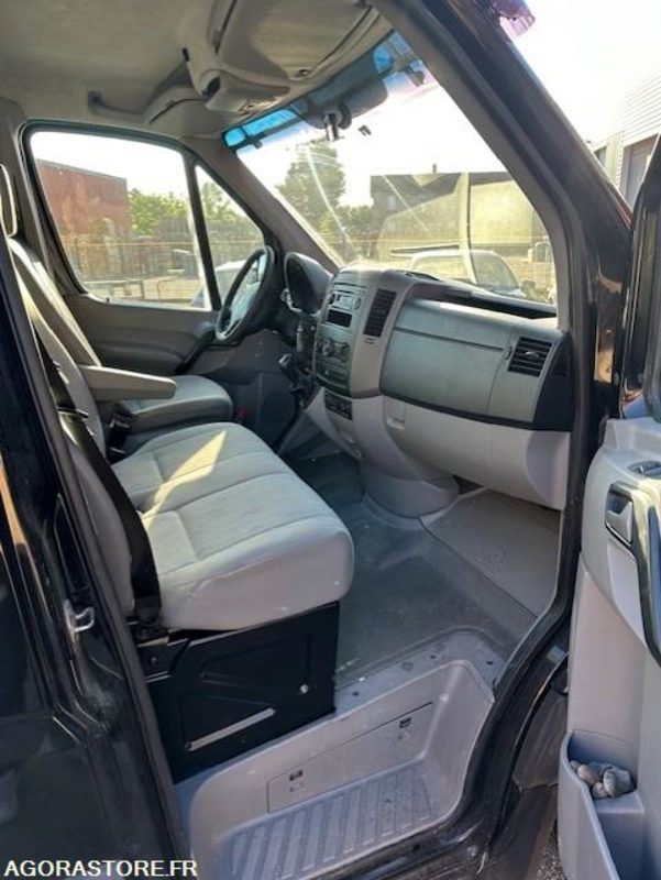 CRAFTER DEPANNEUSE VASP PTE VOITURE CARTE BLANCHE - 2007 - 393000km - Camion: photos 4 CRAFTER DEPANNEUSE VASP PTE VOITURE CARTE BLANCHE - 2007 - 393000km - Camion: photos 4