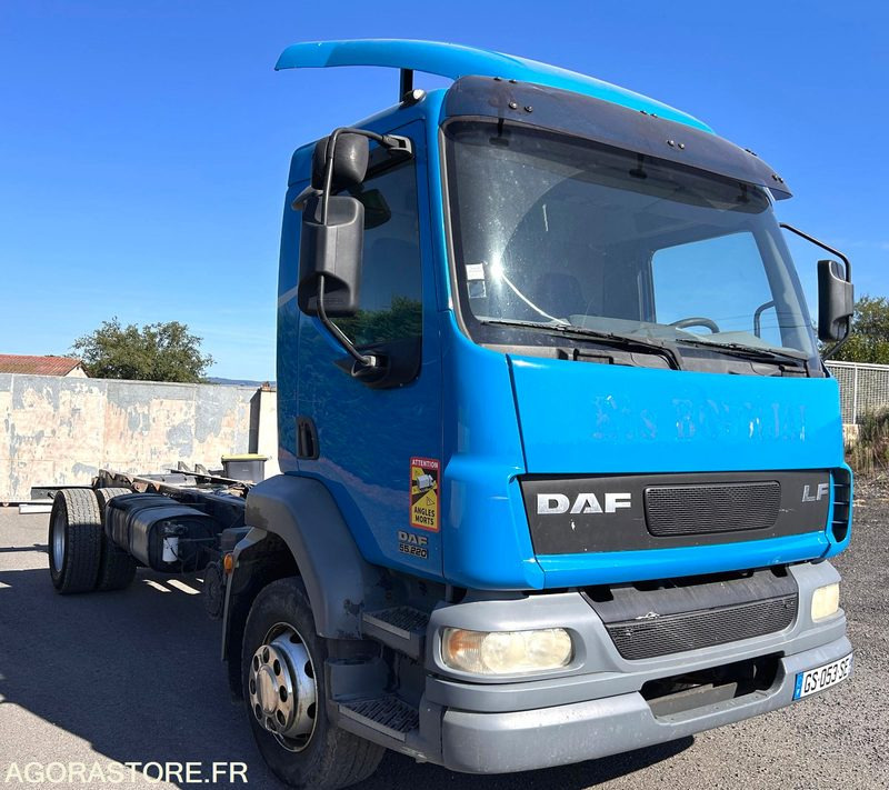 DAF LF 55.220 (6 CYLINDRES CUMMINS) - Camion: photos 1 DAF LF 55.220 (6 CYLINDRES CUMMINS) - Camion: photos 1