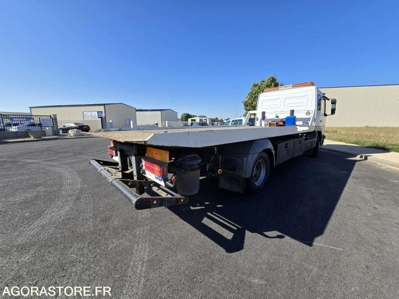 Dépanneuse Mercedes 1223 MOTEUR ECHANGE STANDARD 8O.000 - Camion: photos 4 Dépanneuse Mercedes 1223 MOTEUR ECHANGE STANDARD 8O.000 - Camion: photos 4