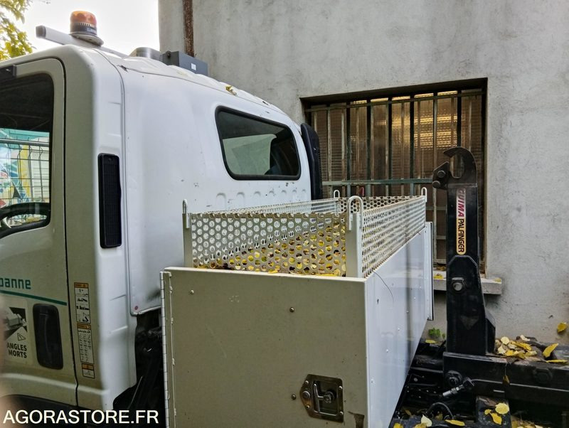 ISUZU - 2012 - 76617kms - Camion: photos 3 ISUZU - 2012 - 76617kms - Camion: photos 3