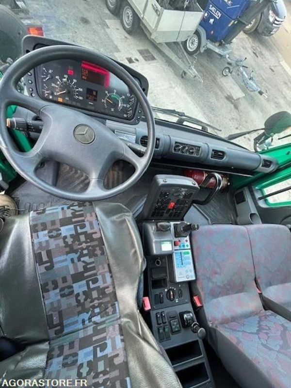 MERCEDES UNIMOG U300C VERSION COMMUNALE 2000 97652 KM - Camion: photos 4 MERCEDES UNIMOG U300C VERSION COMMUNALE 2000 97652 KM - Camion: photos 4