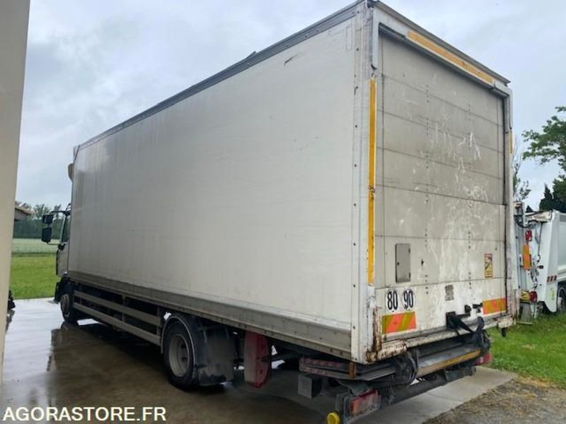 RENAULT FOURGON HAYON D12 - 2017 - 300 000km - Camion: photos 5 RENAULT FOURGON HAYON D12 - 2017 - 300 000km - Camion: photos 5