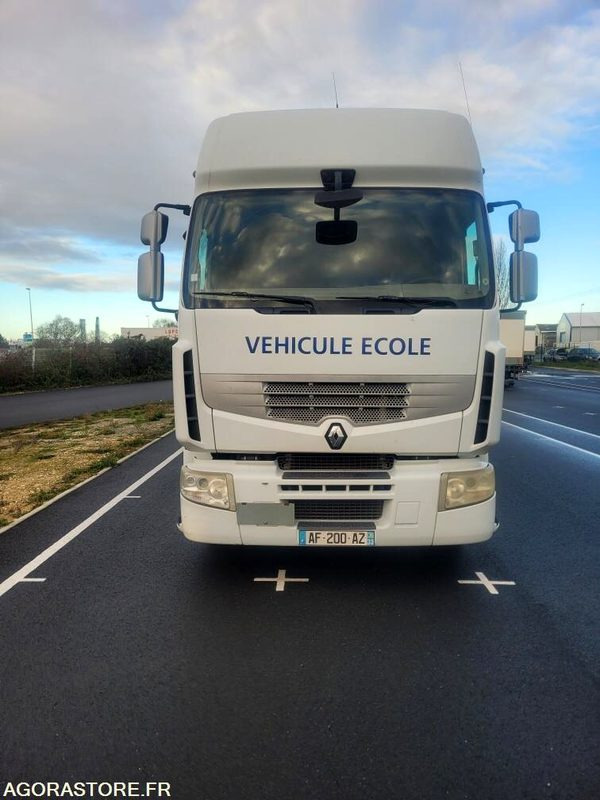 Renault Premium - 2009 - 450000 Kms - Camion: photos 1 Renault Premium - 2009 - 450000 Kms - Camion: photos 1