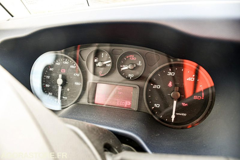 Camion VEHICULE EVENEMENTIEL - CAMION PODIUM IVECO DAILY 6000 kms 2018: photos 11