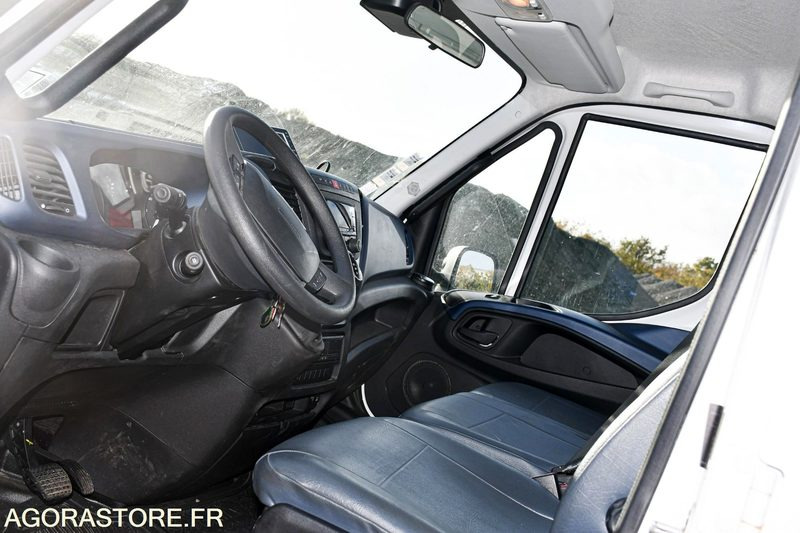 Camion VEHICULE EVENEMENTIEL - CAMION PODIUM IVECO DAILY 6000 kms 2018: photos 9