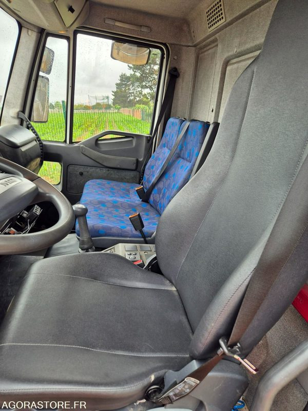 Iveco EUROCARGO 12.180 porte voiture - 2003 - 264 700km - Camion: photos 4 Iveco EUROCARGO 12.180 porte voiture - 2003 - 264 700km - Camion: photos 4