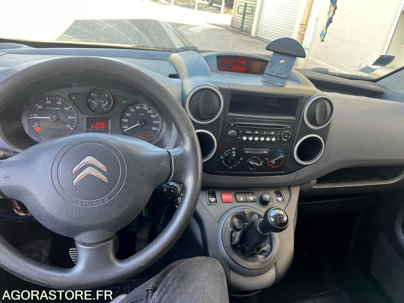 Citroen berlingo - 2016 - 76000km - Voiture: photos 2 Citroen berlingo - 2016 - 76000km - Voiture: photos 2