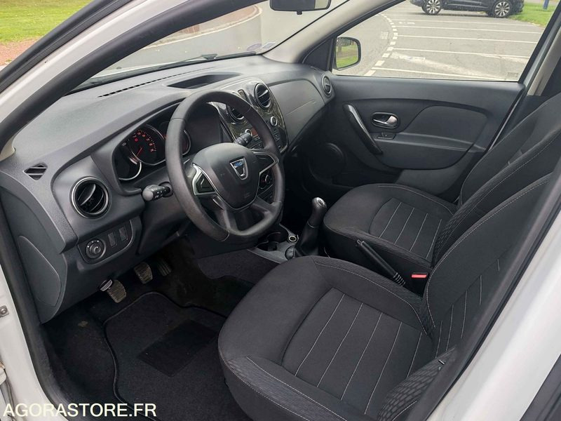 DACIA SANDERO - 45500km - année 2020 - Voiture: photos 4 DACIA SANDERO - 45500km - année 2020 - Voiture: photos 4
