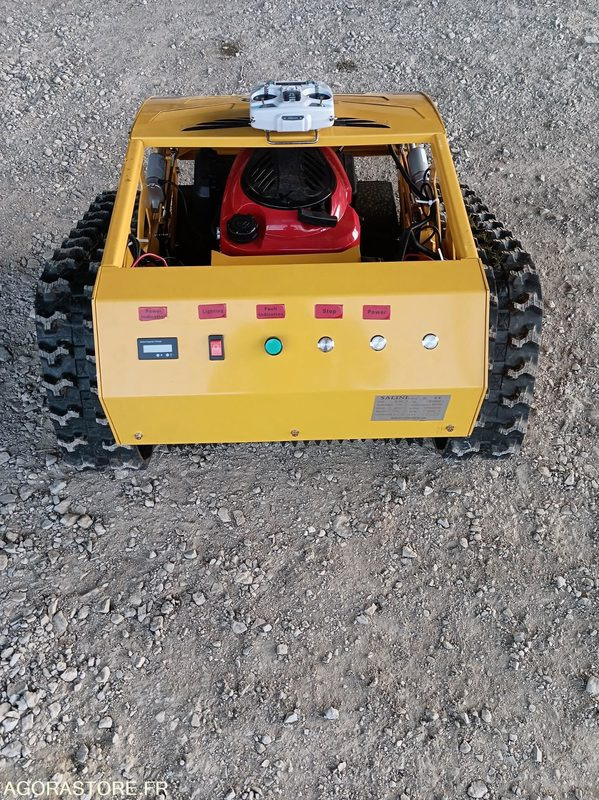 Debroussailleuse radiocommandée - Matériel de jardinage: photos 2 Debroussailleuse radiocommandée - Matériel de jardinage: photos 2