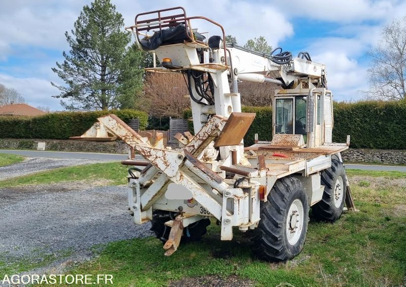 MACHINE A PLANTER LES POTEAUX - RISA CHALLENGER - 2001 - 3950heures - Engins de chantier: photos 3 MACHINE A PLANTER LES POTEAUX - RISA CHALLENGER - 2001 - 3950heures - Engins de chantier: photos 3