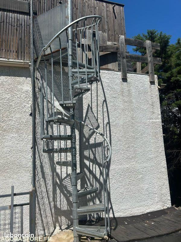 Escalier colimaçon 350 cm - Outil/ Équipement: photos 1 Escalier colimaçon 350 cm - Outil/ Équipement: photos 1