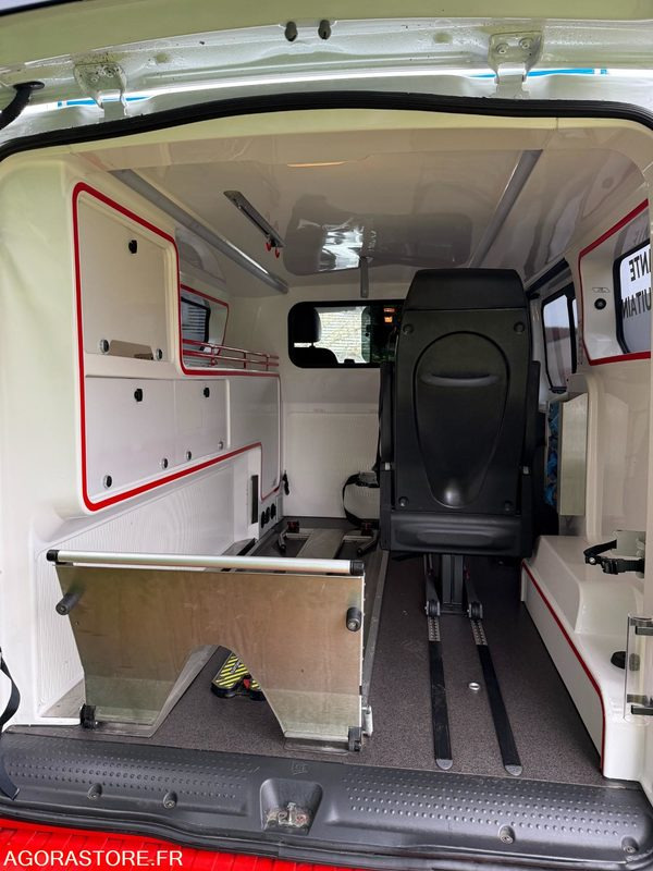 FF-800-VF - Roulant - RENAULT TRAFIC - VASP - CG KS - 337 746 Kms - Ambulance: photos 5 FF-800-VF - Roulant - RENAULT TRAFIC - VASP - CG KS - 337 746 Kms - Ambulance: photos 5
